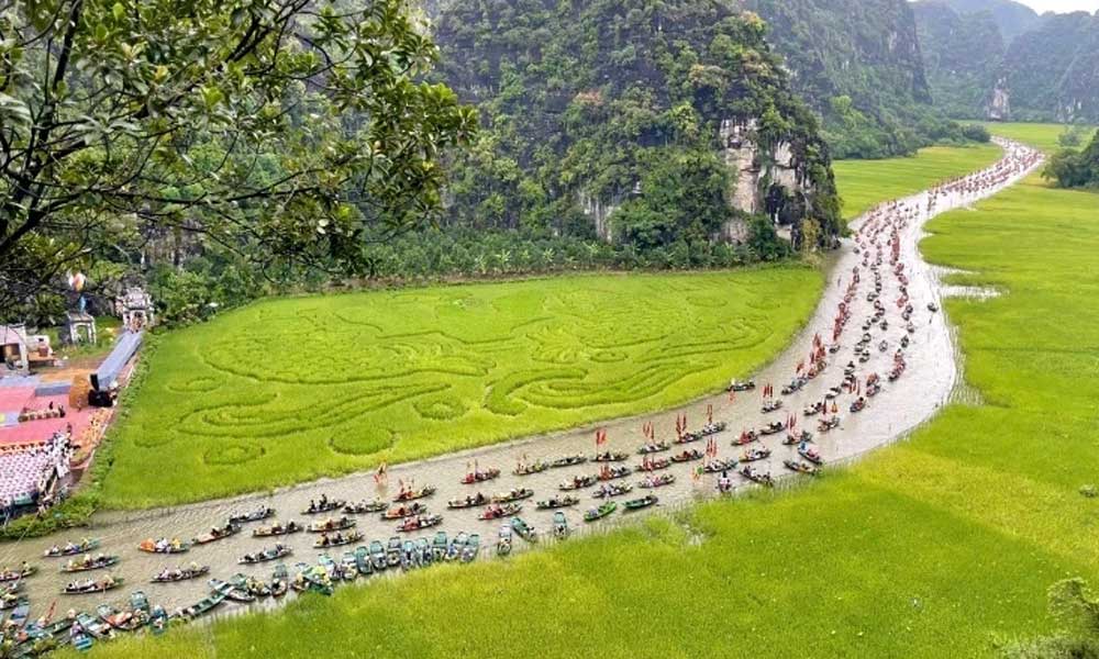 Ninh Binh launches 2025 Tourism Week themed "The golden colour of Tam Coc – Trang An"